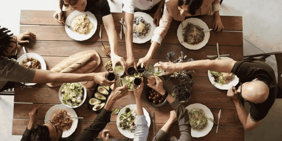 The Benefits of Eating with Other People The Benefits of Eating with Other People